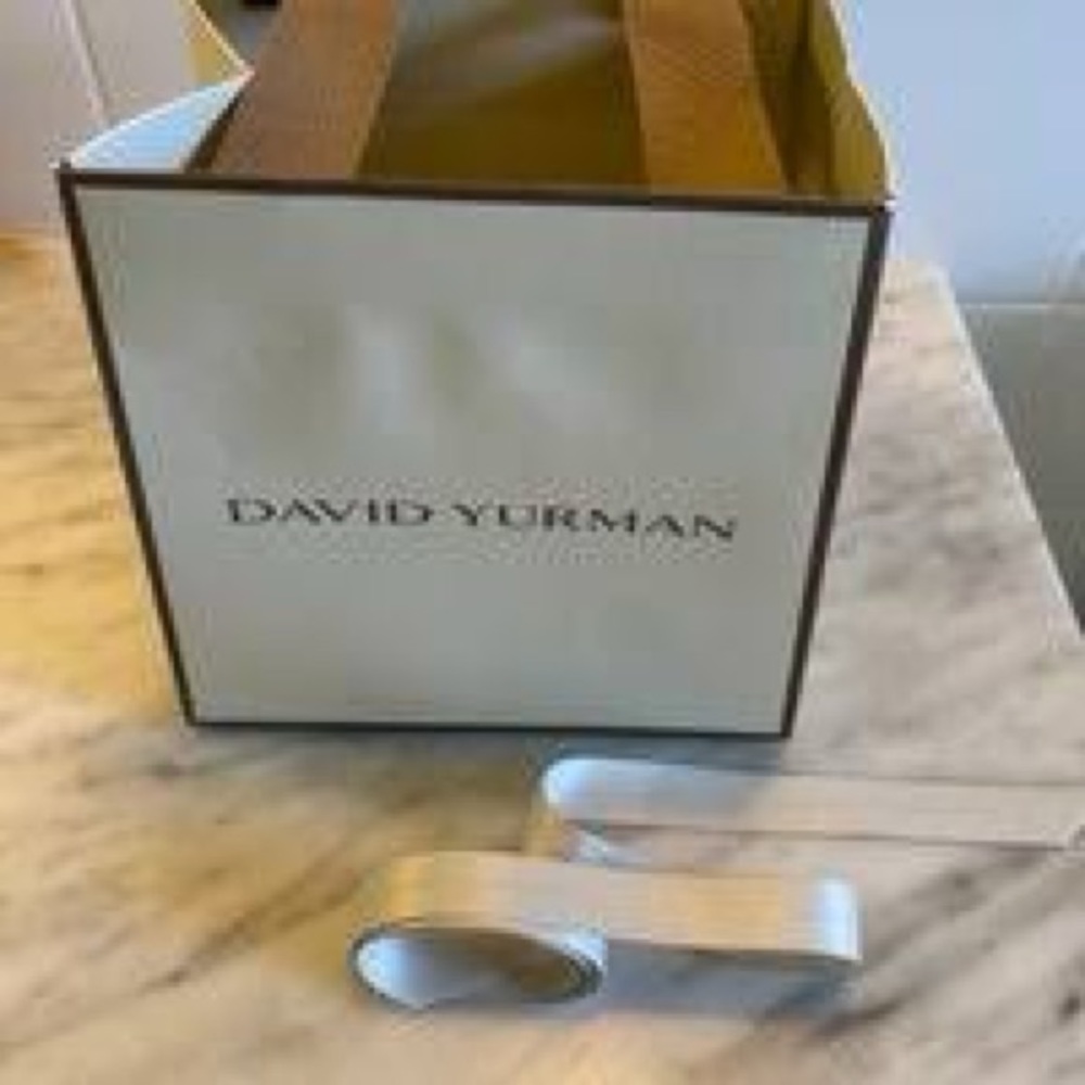 David Yurman X Petite 18K Yellow Gold & Pavé Diamond Huggie Hoop Earrings - Picture 5 of 7